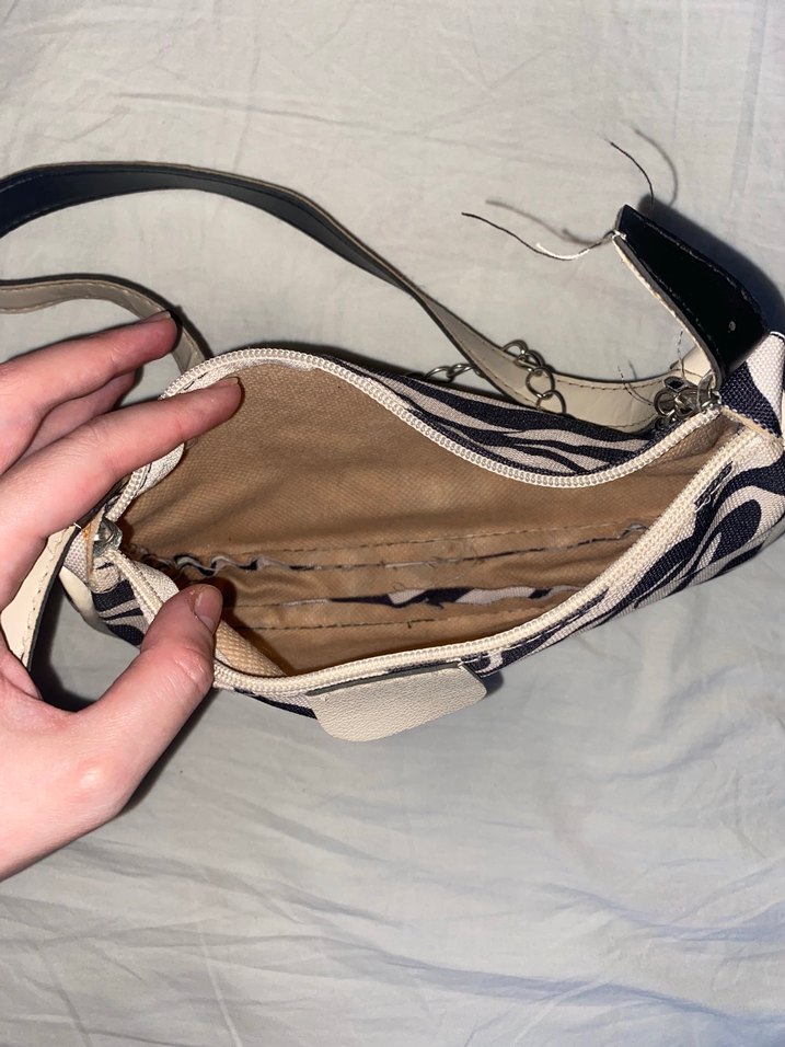 Zebra Desenli Zincir Detaylı Kadın Çanta - Görsel 2