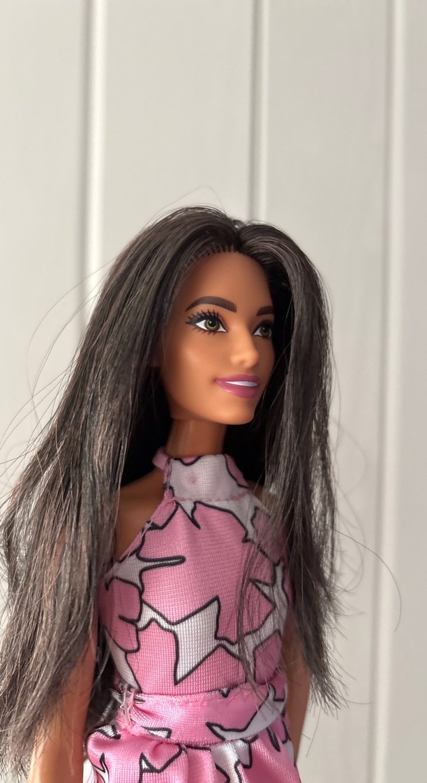 Pembe elbiseli oyuncak bebek - Görsel 4