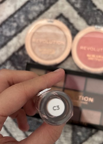 revolution far allık kapatıcı makyaj set - Görsel 2