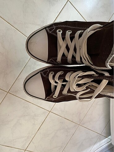 kahverengi converse
