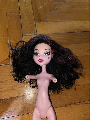  Beden draculaura monster high