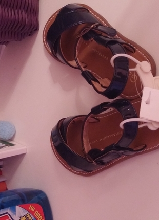 Gap marka yeni etiketli bebek sandaleti