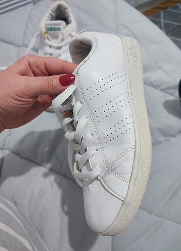 35 Beden beyaz Renk Adidas ayakkabı
