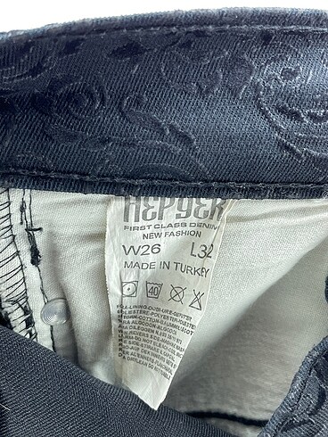 32 Beden siyah Renk PreLoved Jean / Kot %70 İndirimli.