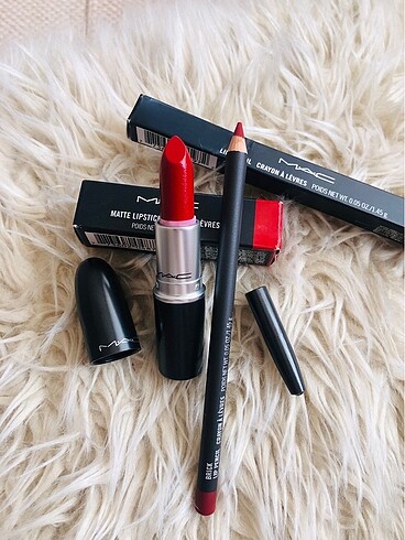 Beden kırmızı Renk MAC RUSSIAN RED RUJ KALEM BRICK SET HALİNDE