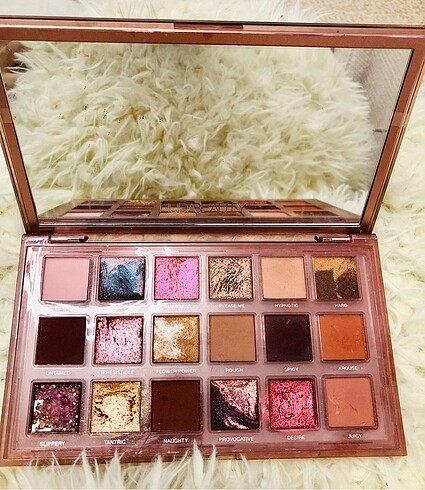 HUDA BEAUTY FAR PALETİ