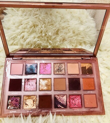  Beden Renk HUDA BEAUTY FAR PALETİ