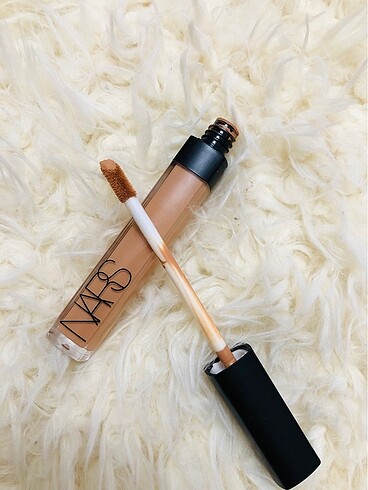  Beden Renk NARS CONCEALER GÜNEŞ LEKESİ DAHİ KAPATIR