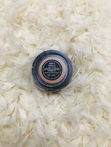 Nars NARS CONCEALER GÜNEŞ LEKESİ DAHİ KAPATIR