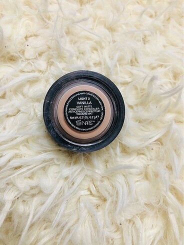 Nars NARS CONCEALER GÜNEŞ LEKESİ DAHİ KAPATIR