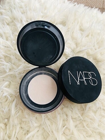 NARS TRANSPARAN SABİTLEYİCİ PUDRA