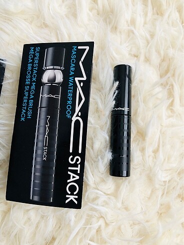  Beden MAC MİNİ HACİM VEREN WATERPROF MASKARA