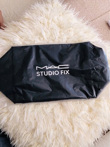 MAC MAKYAJ ÇANTASI - Görsel 2