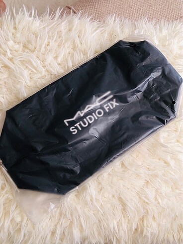 MAC MAKYAJ ÇANTASI - Görsel 3