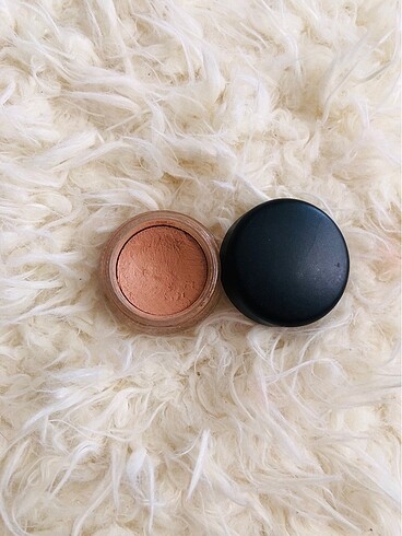MAC PAINT POT FAR BAZI KAPATICI