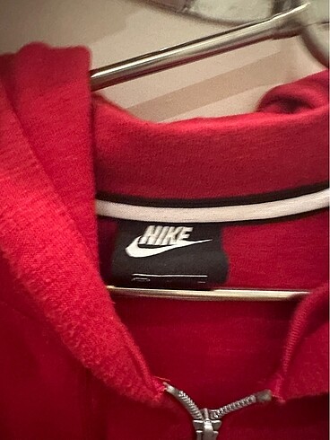 m Beden kırmızı Renk nike hırka