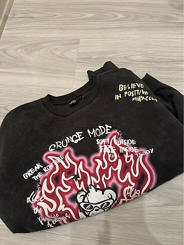 sweatshirt