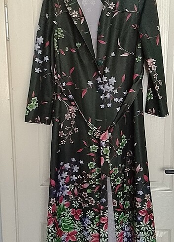 42 Beden Pardesu, abaya