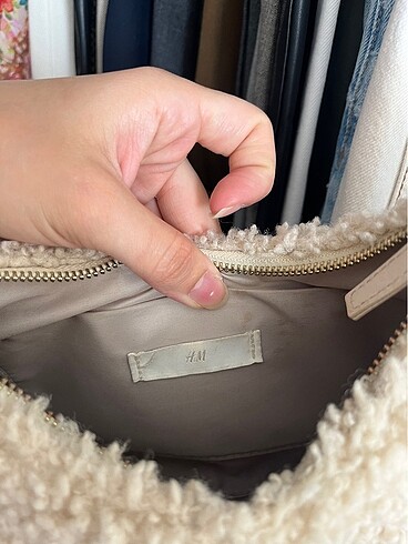 H&M H&M peluş krem çanta