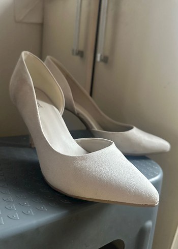 Diğer Beyaz Süet Stiletto Kadın Topuklu Ayakkabı