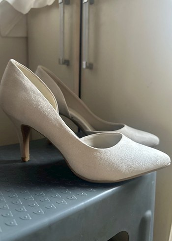 Beyaz Süet Stiletto Kadın Topuklu Ayakkabı