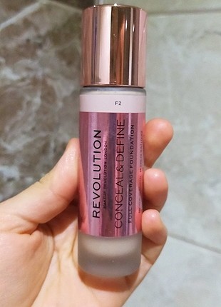 REVOLUTİON Conceal & Define fondöten F2 rengi