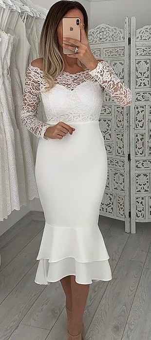 Dantel detaylı beyaz elbise