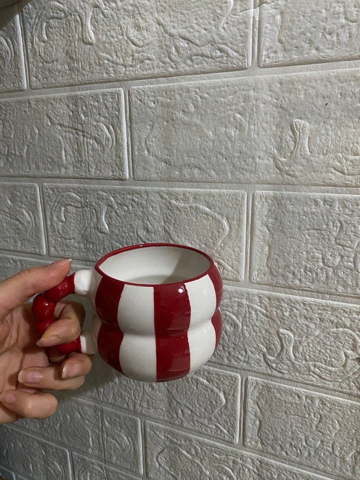 Kırmızı Beyaz Çizgili Seramik Kupa - Görsel 3