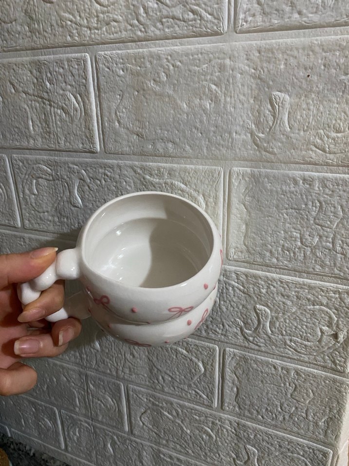 Beyaz Pembe Fiyonklu Seramik Kupa - Görsel 2
