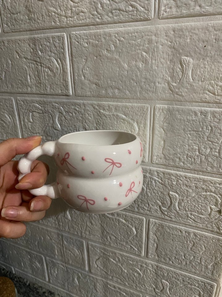 Beyaz Pembe Fiyonklu Seramik Kupa - Görsel 3