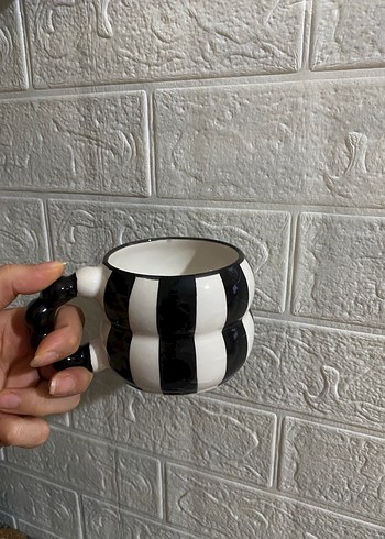 Siyah beyaz çizgili seramik kupa - Görsel 2