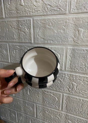 Siyah beyaz çizgili seramik kupa - Görsel 3