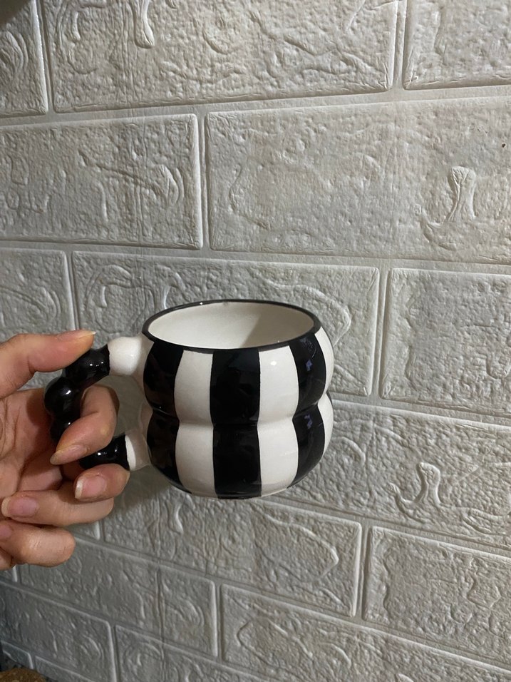 Siyah beyaz çizgili seramik kupa - Görsel 2