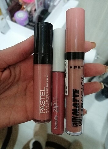 3 adet likit mat ruj