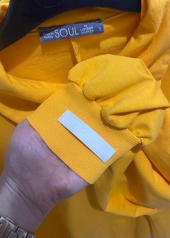 Sarı Zincir Detaylı Kadın Sweatshirt - Görsel 2