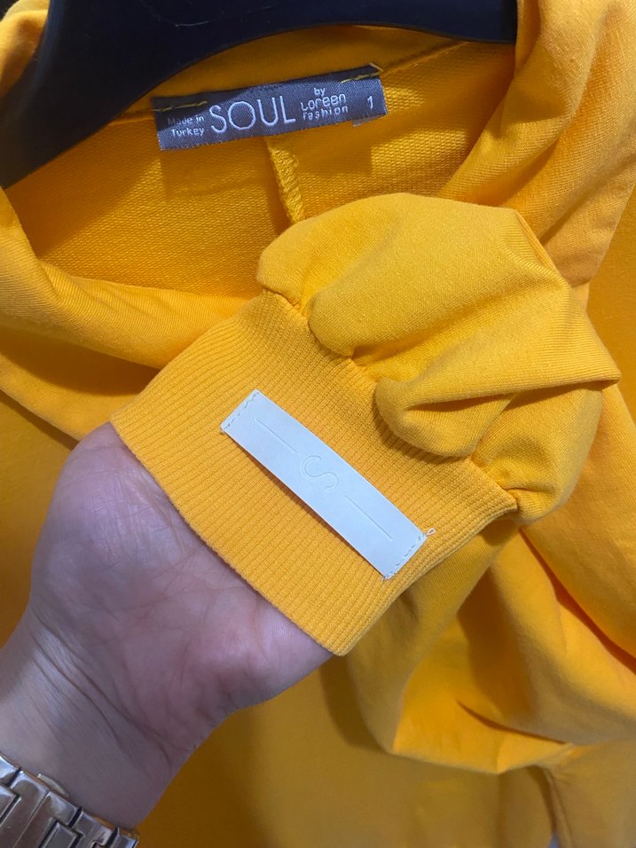 Sarı Zincir Detaylı Kadın Sweatshirt - Görsel 2