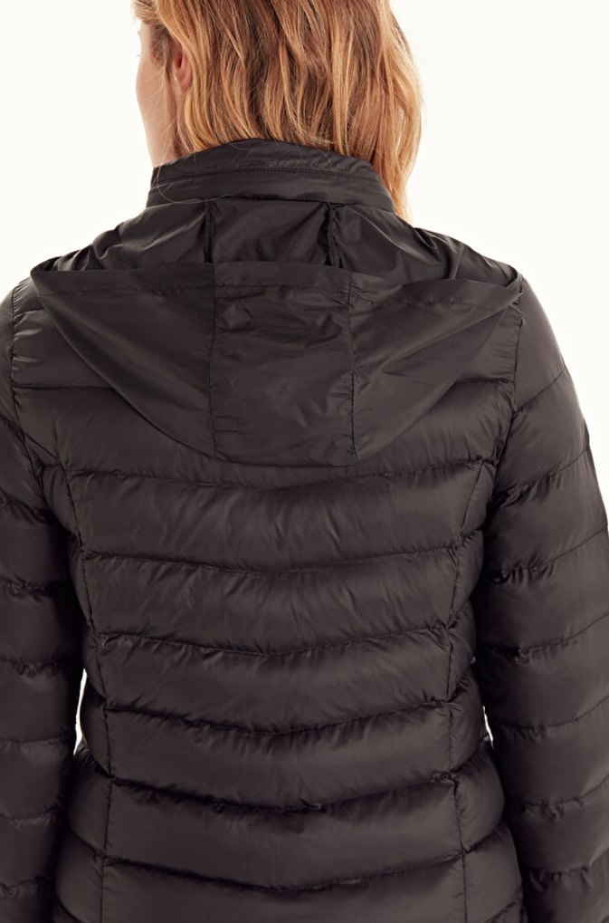 Kadın Siyah Kısa Fermuarlı Mont - Görsel 3