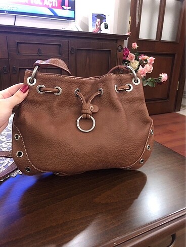 Furla askılı kol çantası