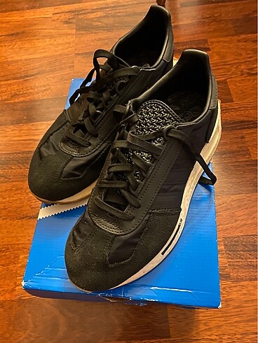 Adidas retropy e5