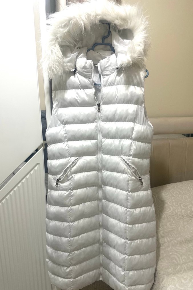 Beyaz Kürklü Midi Kadın Şişme Yelek - Görsel 4