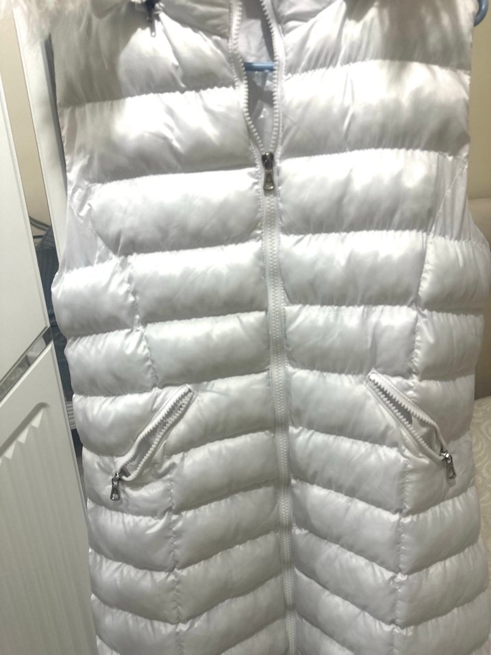 Beyaz Kürklü Midi Kadın Şişme Yelek - Görsel 3