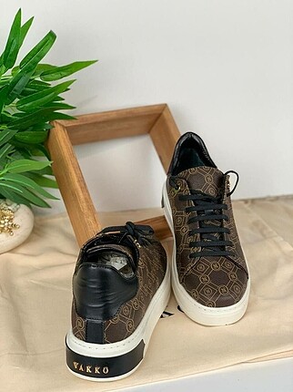 Vakko sneaker