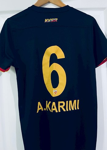 Kayserispor forması maç sonu alınmıştır - Görsel 6