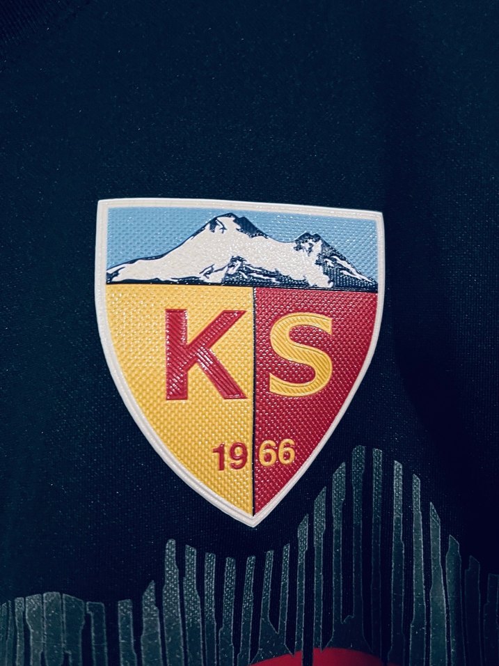 Kayserispor forması maç sonu alınmıştır - Görsel 2