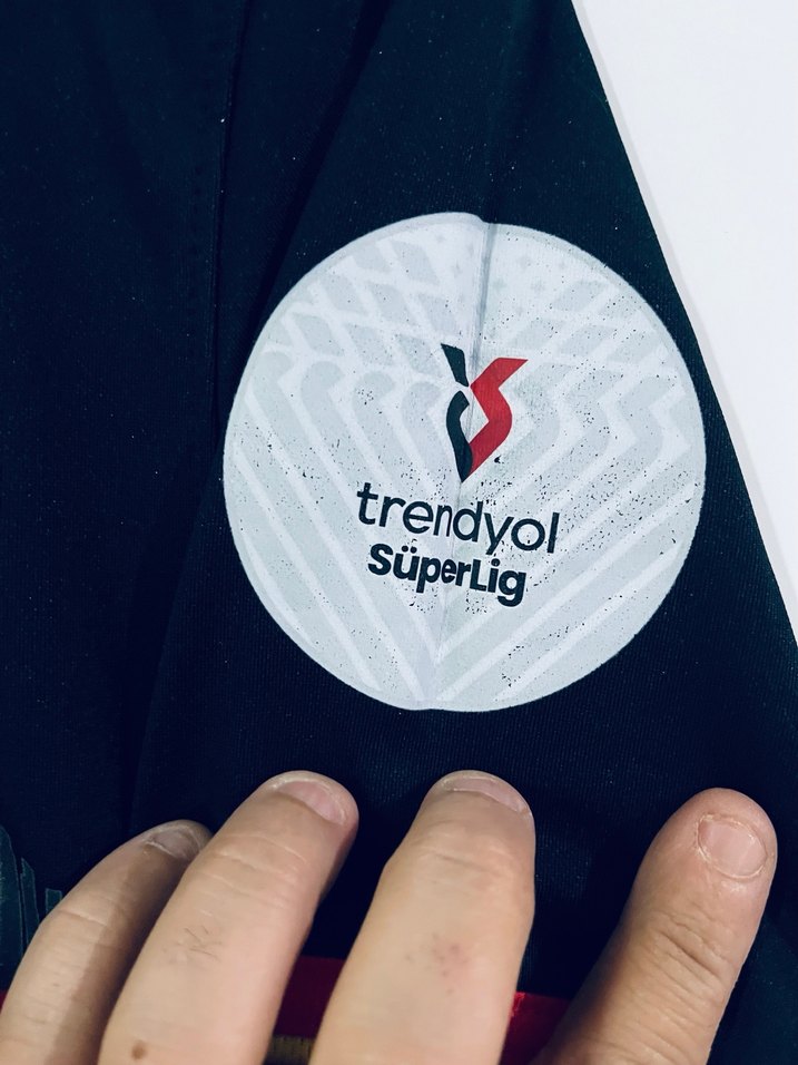 Kayserispor forması maç sonu alınmıştır - Görsel 3