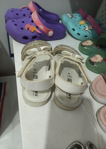 Kız Çocuk Beyaz Fiyonklu Sandalet - Görsel 2