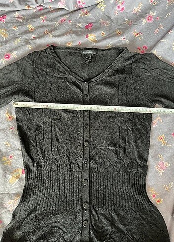 s Beden gri Renk mango hırka biraz tüylenme var 