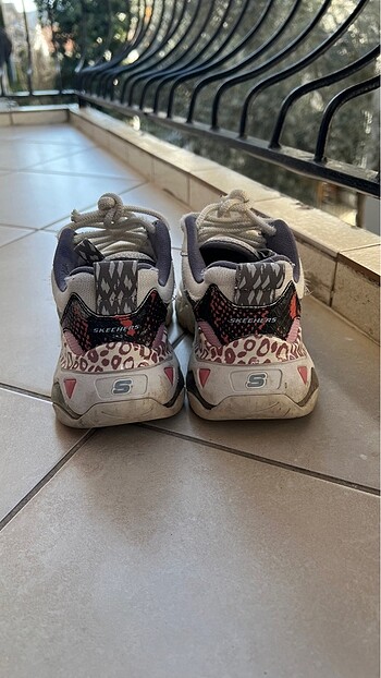 36 Beden Skechers D?lite spor ayakkabı