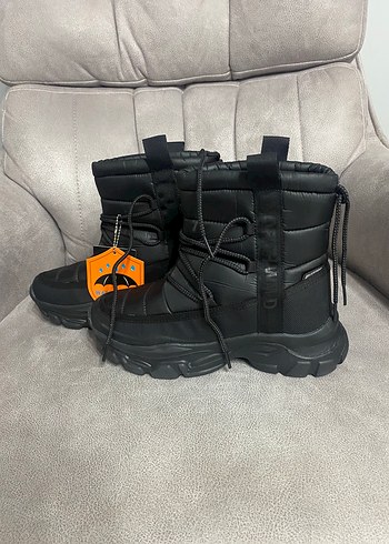 Diğer Kadın su geçirmez kar botu