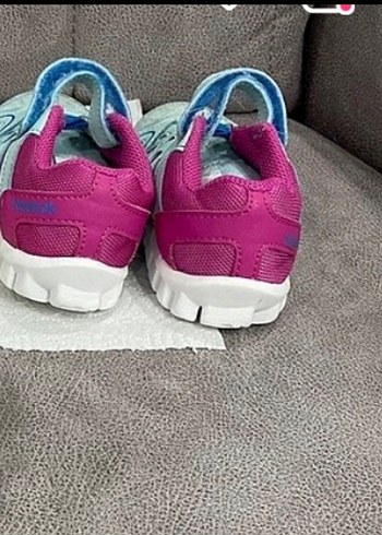 İki çift çocuk ayakkabısı - Görsel 3